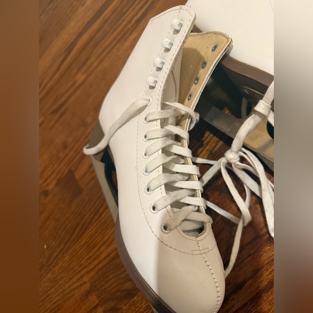 Women’s white ice skates